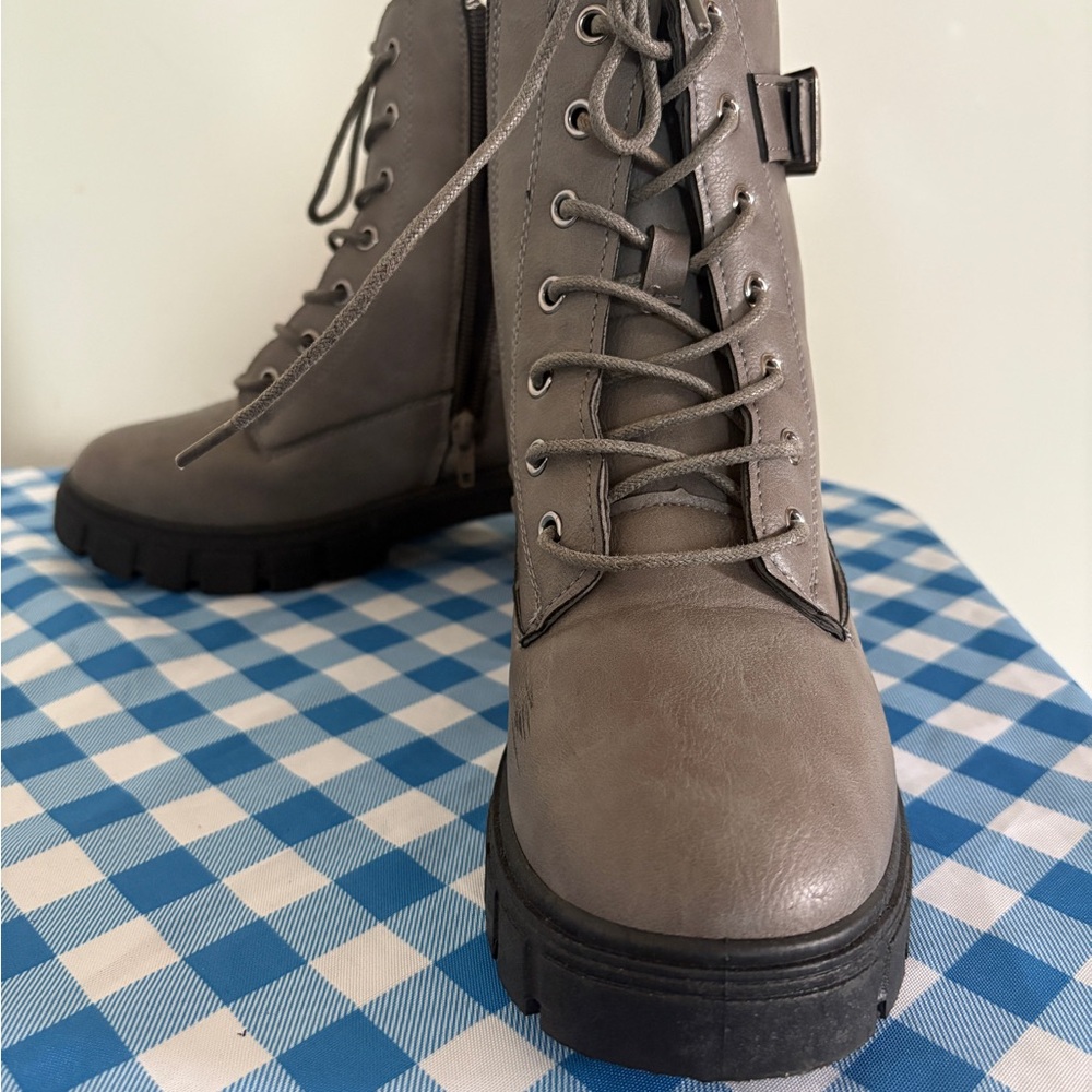 Women's Gray Lace-Up Boots